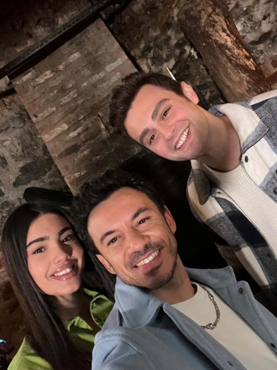 Məşhur müğənni "Kardeşlerim"də - FOTO